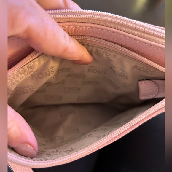 EUC Michael Kors PINK Pebble Crossbody - Picture 3 of 7